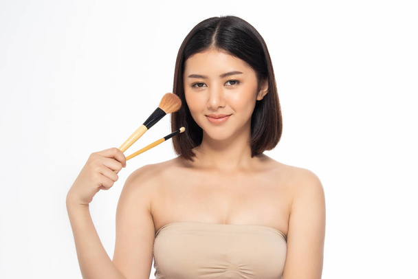 Beautiful Young Asian Woman short hair  with Clean Fresh Skin. F - Foto, immagini