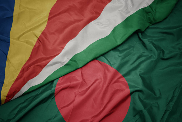 ondeando colorida bandera de bangladesh y bandera nacional de seychelles
. - Foto, Imagen