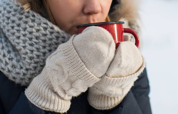 female hands holding cup of hot tea - Фото, изображение