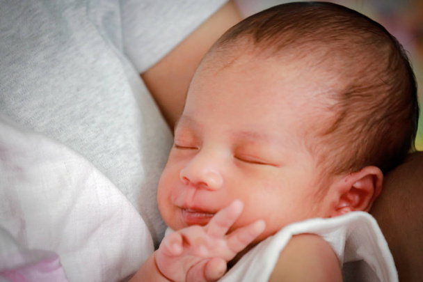 Portrait von niedlichen asiatischen Baby, Konzept erstellen Neugeborenen. - Foto, Bild