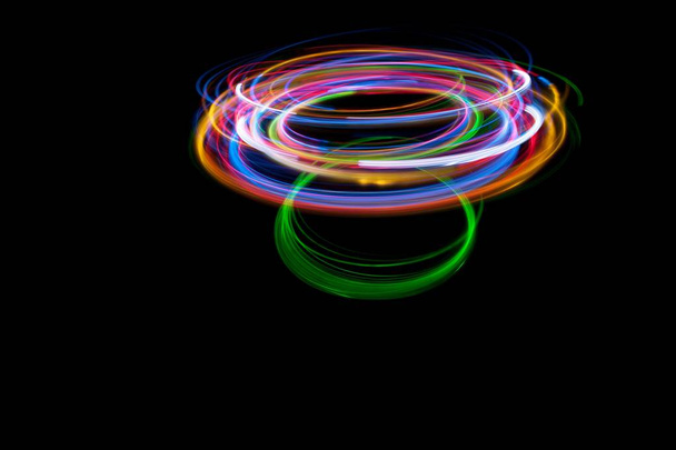 gekleurde lichten die bewegen - Foto, afbeelding
