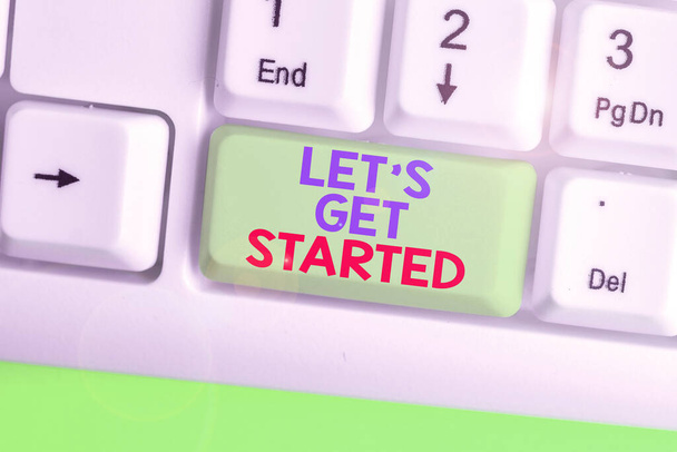 Signo de texto que muestra Let S Get Started. Foto conceptual Para empezar a hacer o trabajar en algo
. - Foto, imagen