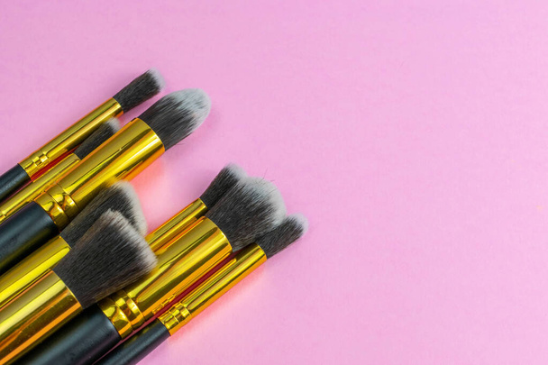 Cosmetics background. Cosmetic drawing brush for makeup isolated - Valokuva, kuva