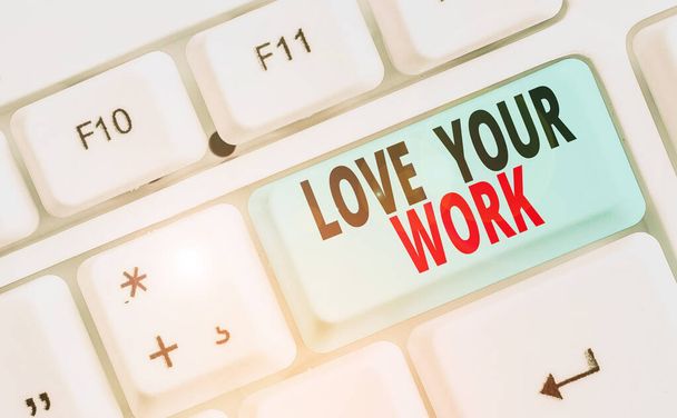 Escritura manual conceptual que muestra Love Your Work. Texto de la foto de negocios Haz cosas que te motiven Pasión por un trabajo
. - Foto, Imagen