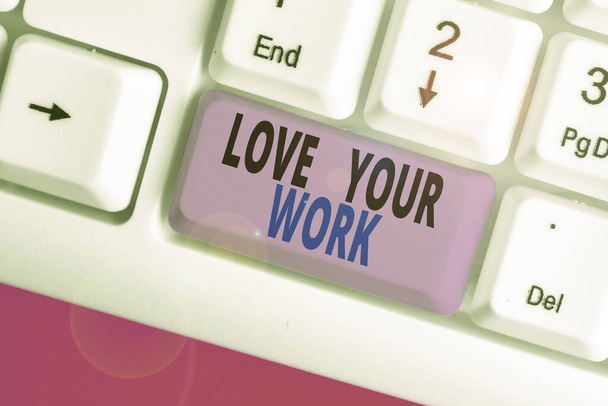 Note d'écriture montrant Love Your Work. Business photo showcasing Faites des choses qui vous motivent Passion pour un emploi
. - Photo, image