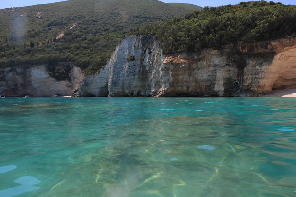 Fteri beach with rocky coastline, Kefalonia, Greece - Foto, immagini