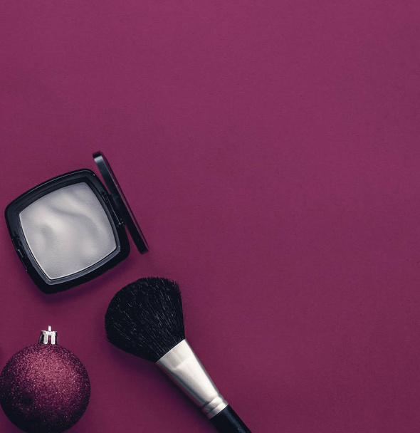 Make-up und Kosmetik-Set für die Weihnachtszeit der Beauty-Marke - Foto, Bild