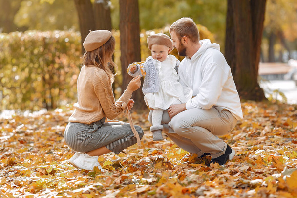 Family with little daughter in a autumn park - Foto, Imagem