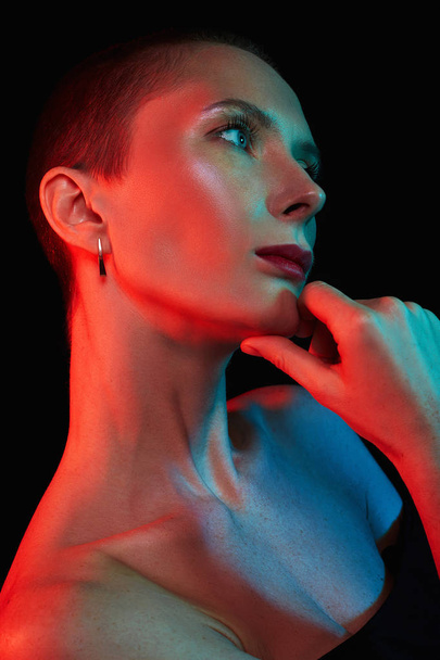 beautiful bald woman in color lights. Art design, colorful girl - Φωτογραφία, εικόνα