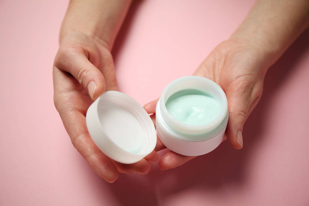 Care for irritated skin. Lotion and hand cream. Redness, allergi - Foto, immagini
