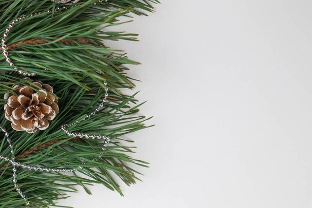 Yeni yıl arifesi düzüşmesi. Noel ağacı ve süslemeler. 2020 yılı. Merr - Fotoğraf, Görsel