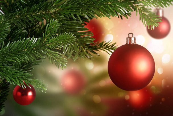 Рождественская елка украшения Рождественская елка освещенный фон Bauble
 - Фото, изображение