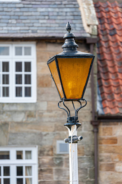 Időjárású régi hagyományos utcai lámpa - Fotó, kép