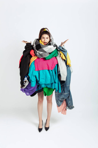 Woman addicted of sales and clothes, overproduction and crazy demand - Foto, afbeelding
