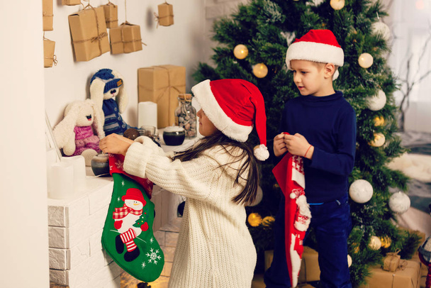 Kinder beim Weihnachts-Fotoshooting  - Foto, Bild