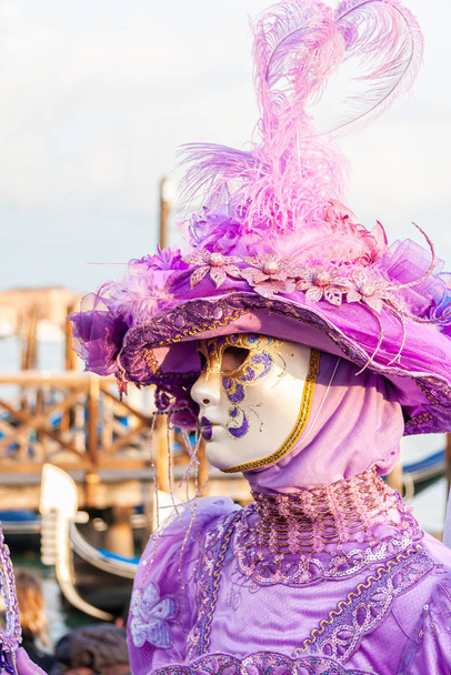 карнавальная маска из Венеции - Фото, изображение