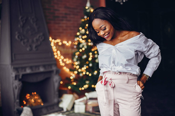 Elegant black girl in the Christmas decorations - Foto, Imagem