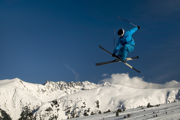 aşırı kayakçı atlama. - Fotoğraf, Görsel