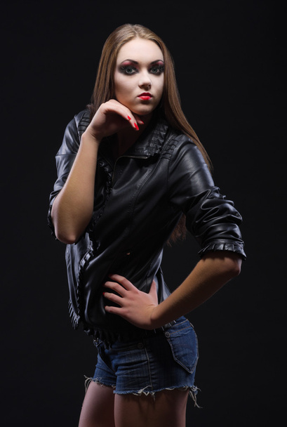Fashion portrait of young girl - Foto, afbeelding