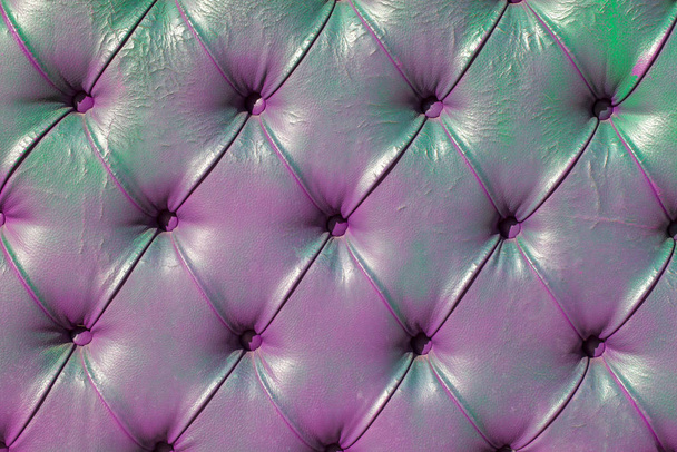 Sisätilojen etuoven, lohkottu violetti nahka
 - Valokuva, kuva