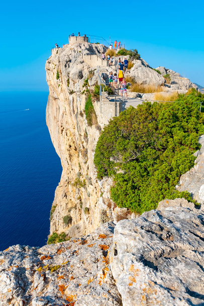 Mirador es Colomer - the main viewpoint at Cap de Formentor located on over 200 m high rock, Mallorca, Spain - Fotografie, Obrázek