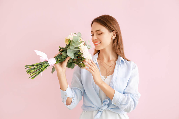 Beautiful young woman with bouquet of carnation flowers on color background - Foto, Imagem