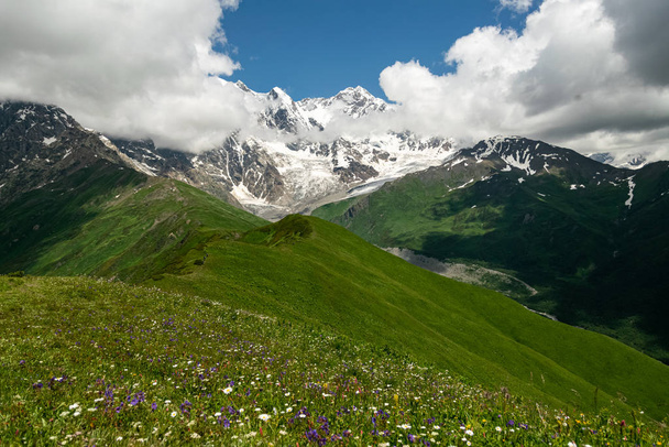 View from the Chkhutnieri pass, Causasus, Svaneti, Georgia - Фото, изображение