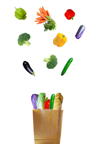fresh vegetables fall in a paper bag - 写真・画像