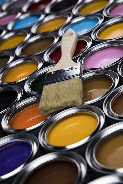 Boya fırçası, teneke kutu ve renk rehberi örnekleri - Fotoğraf, Görsel