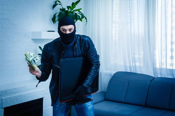 Man burglar in the house  - Photo, Image