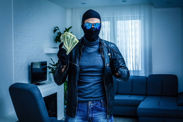 Burglar thief from apartment house - Photo, Image
