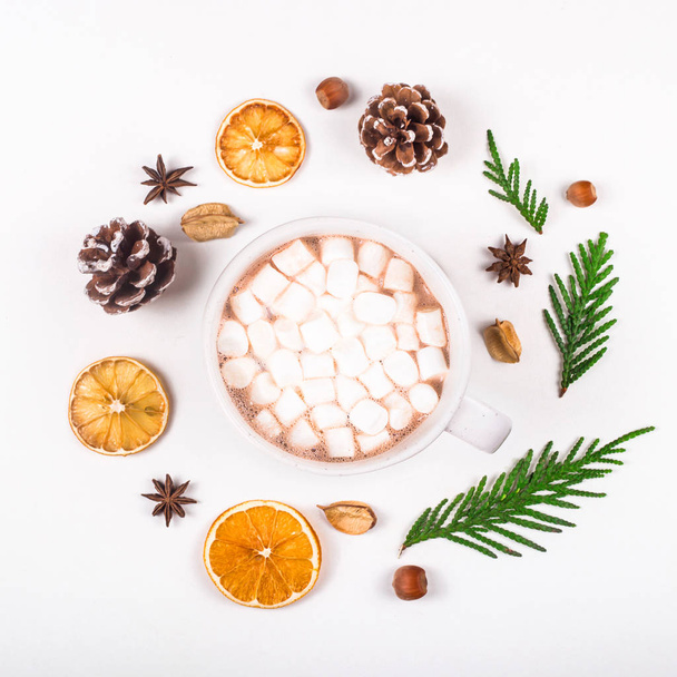 Natural zero waste decoration for christmas laid out in a round frame with a cup of cocoa in the middle. - Zdjęcie, obraz