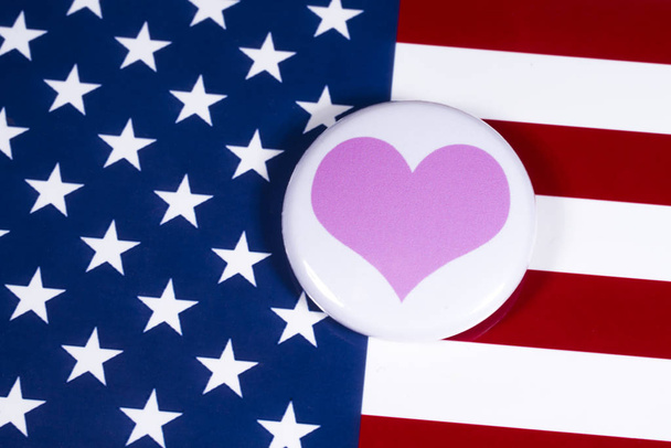 Różowy symbol serca i flaga Usa - Zdjęcie, obraz
