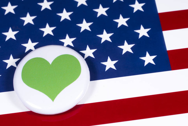 Symbol Zielonego Serca i flaga USA - Zdjęcie, obraz