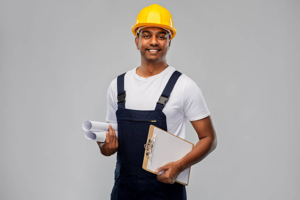 happy indian builder with blueprint and clipboard - Foto, immagini