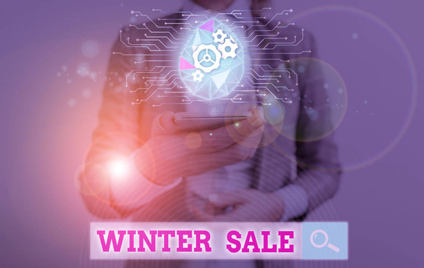 Znak tekstu, pokazujący sprzedaż zimowych. Koncepcyjne zdjęcie zniżki na koniec roku wakacje niższe ceny sprzedaży. - Zdjęcie, obraz