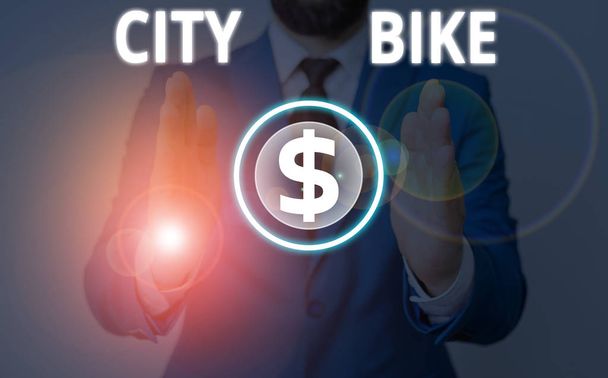 シティバイクを示すメモを書く。平等に平らな都市部を通る定期的な短い乗り物のために設計されたビジネス写真. - 写真・画像