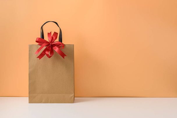 Mockup of blank craft package or Brown paper shopping bag with R - Фото, изображение