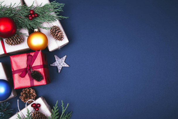 різдвяна ялинка з прикрасою
 - Фото, зображення