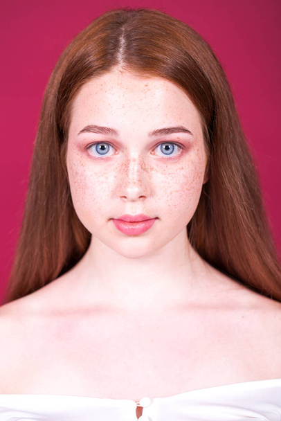 Portrait close up of young beautiful girl - Valokuva, kuva