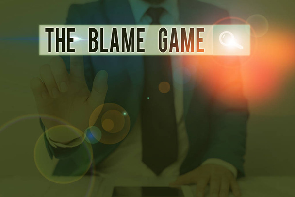 Segno di testo che mostra The Blame Game. Foto concettuale Una situazione in cui si mostra il tentativo di incolparsi a vicenda
. - Foto, immagini