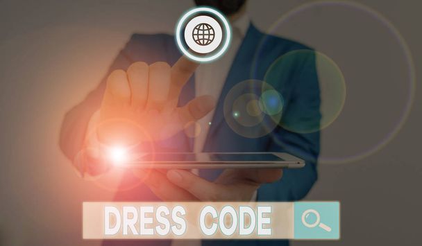 Wort schreibt Text Dresscode. Geschäftskonzept für eine akzeptierte Art und Weise, sich für einen bestimmten Anlass oder eine bestimmte Gruppe zu kleiden. - Foto, Bild