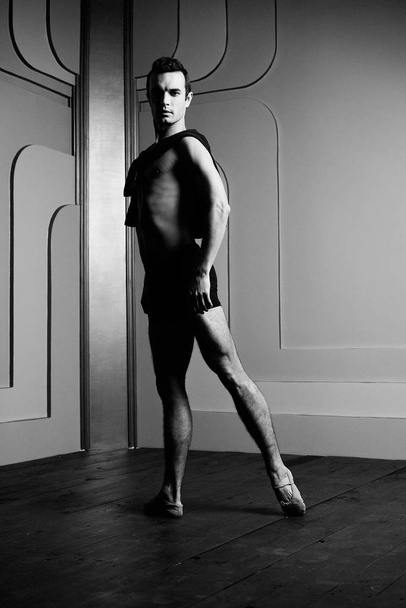 Handsome young male dancer in the studio                            - Foto, afbeelding