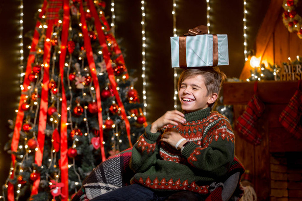 Happy little smiling boy with christmas gift box - Fotó, kép