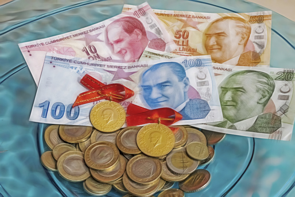 moneda de oro tradicional turco completo para la celebración, el matrimonio y las ocasiones especiales con liras y monedas turcas
. - Foto, Imagen