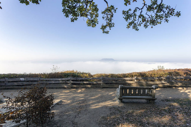 Vista de la niebla Balaton desde Fonyod
 - Foto, imagen