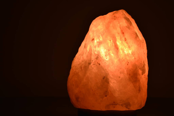 Himalaya lamp zout in het huis - Foto, afbeelding