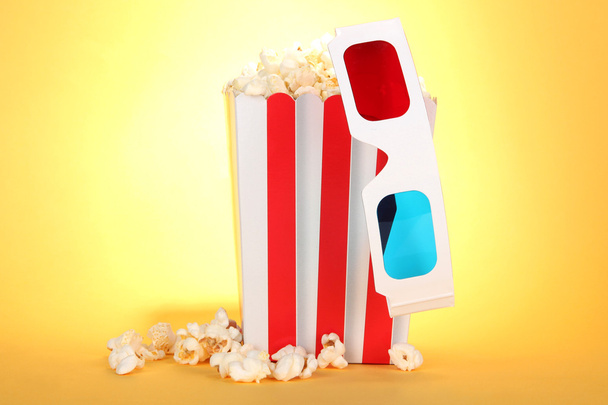 Popcorn and 3D glasses on yellow background - Foto, Bild