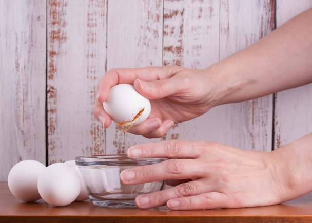 Fresh raw white eggs - Foto, afbeelding