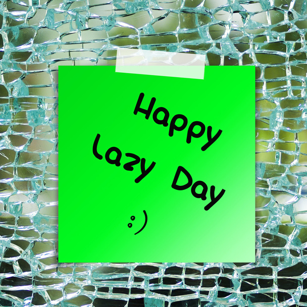 szczęśliwy dzień leniwy na tle lep tłuczonego szkła - Zdjęcie, obraz